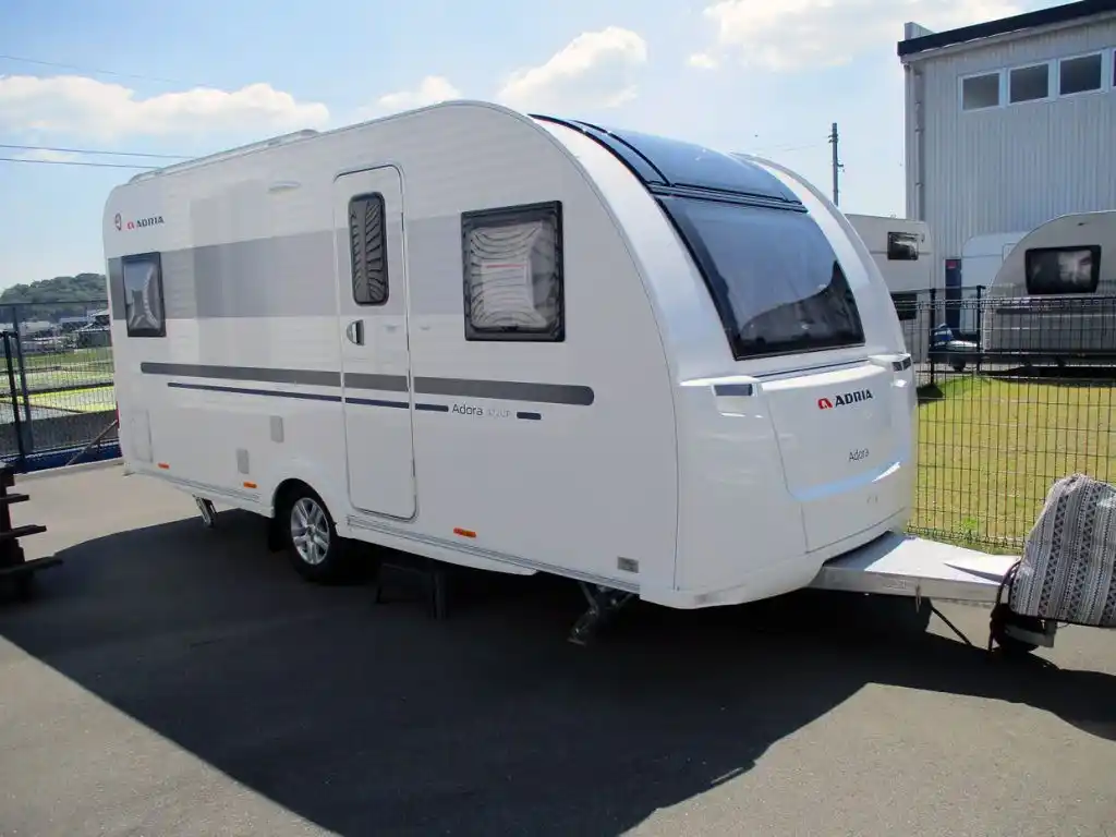 キャンピングトレーラーに牽引免許が必要な理由