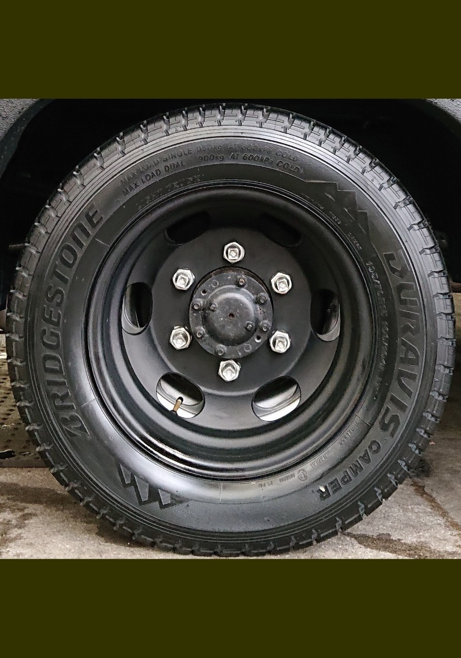 車のパーツ タイヤ、ホイール