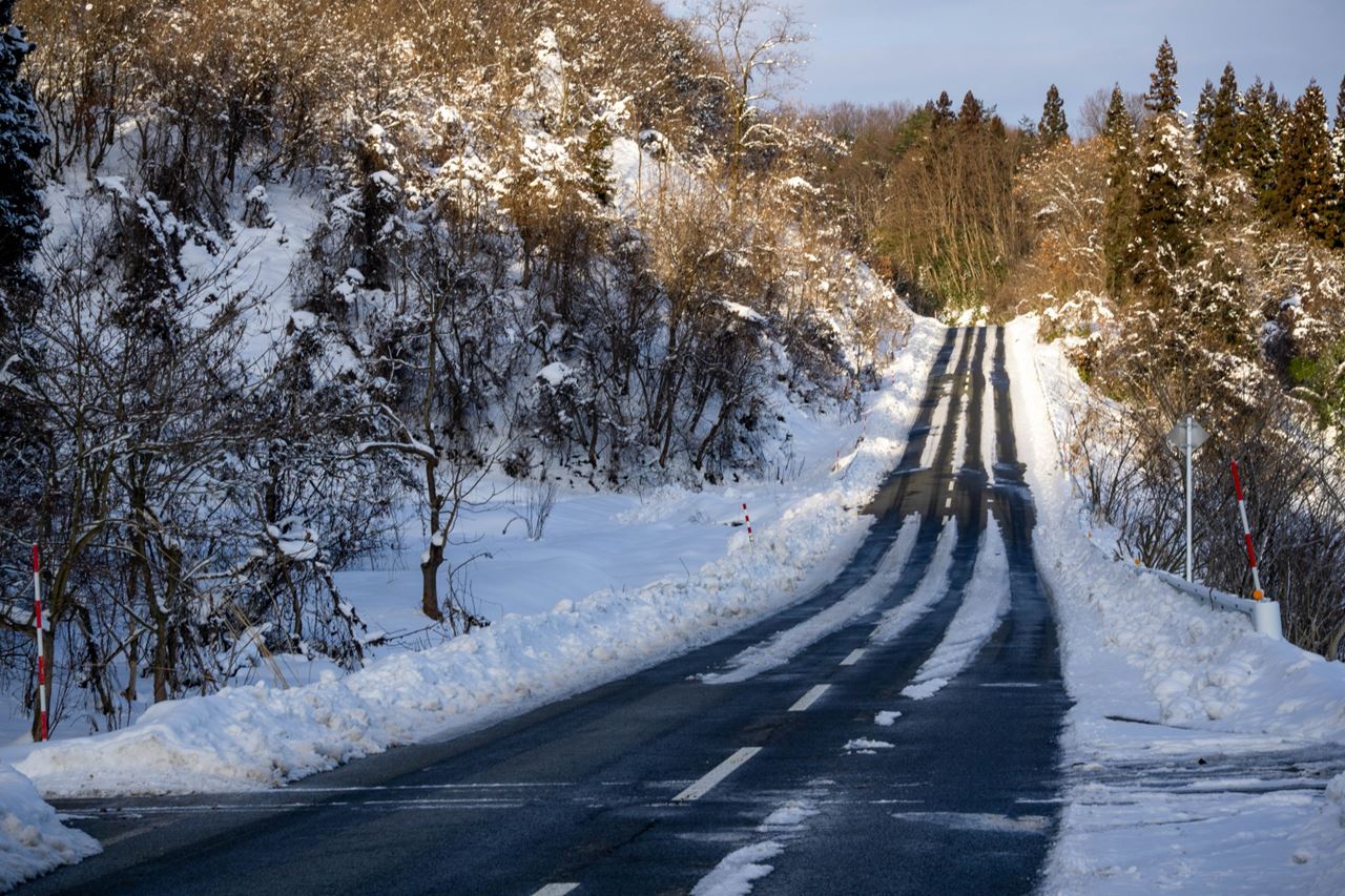 キャンピングカーで雪道を走るときのポイント