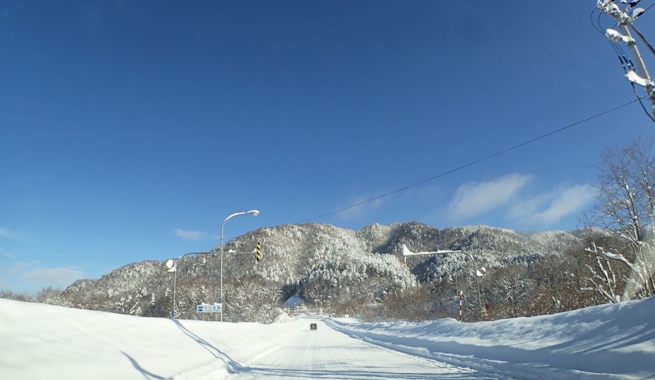 キャンピングカーで雪道を走るときは万全の準備と対策が大切