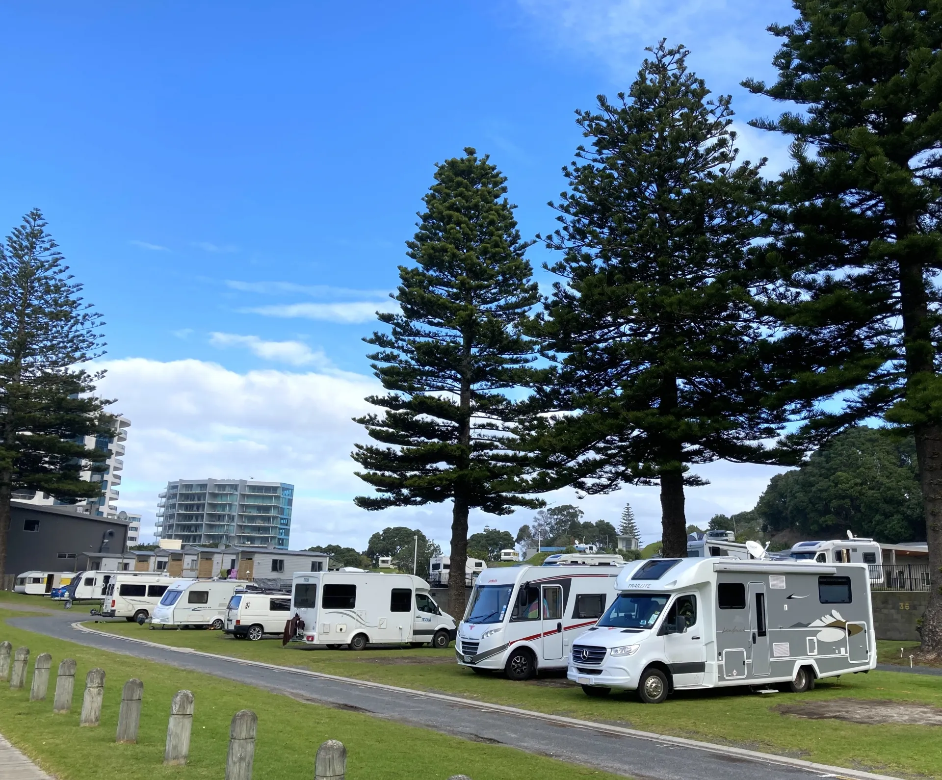 多種多様なキャンピングカーの中から理想の二人旅に適した1台を見つけよう