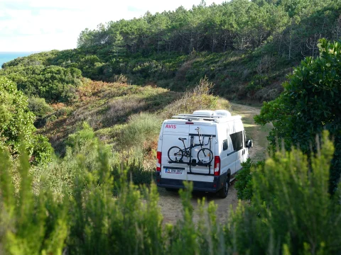 キャンピングカーの防犯対策まとめ｜盗難・侵入を防ぐ装備と習慣
